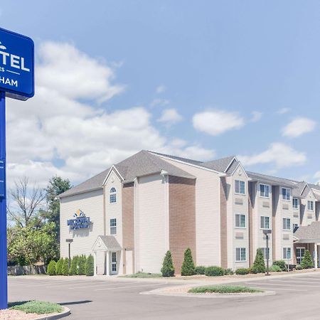 Microtel Inn & Suites Bath Bagian luar foto