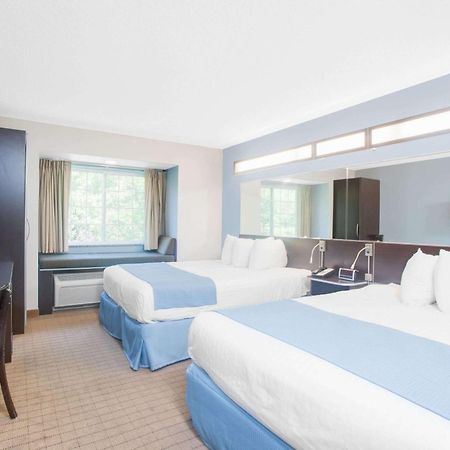 Microtel Inn & Suites Bath Bagian luar foto