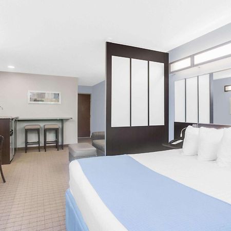 Microtel Inn & Suites Bath Bagian luar foto