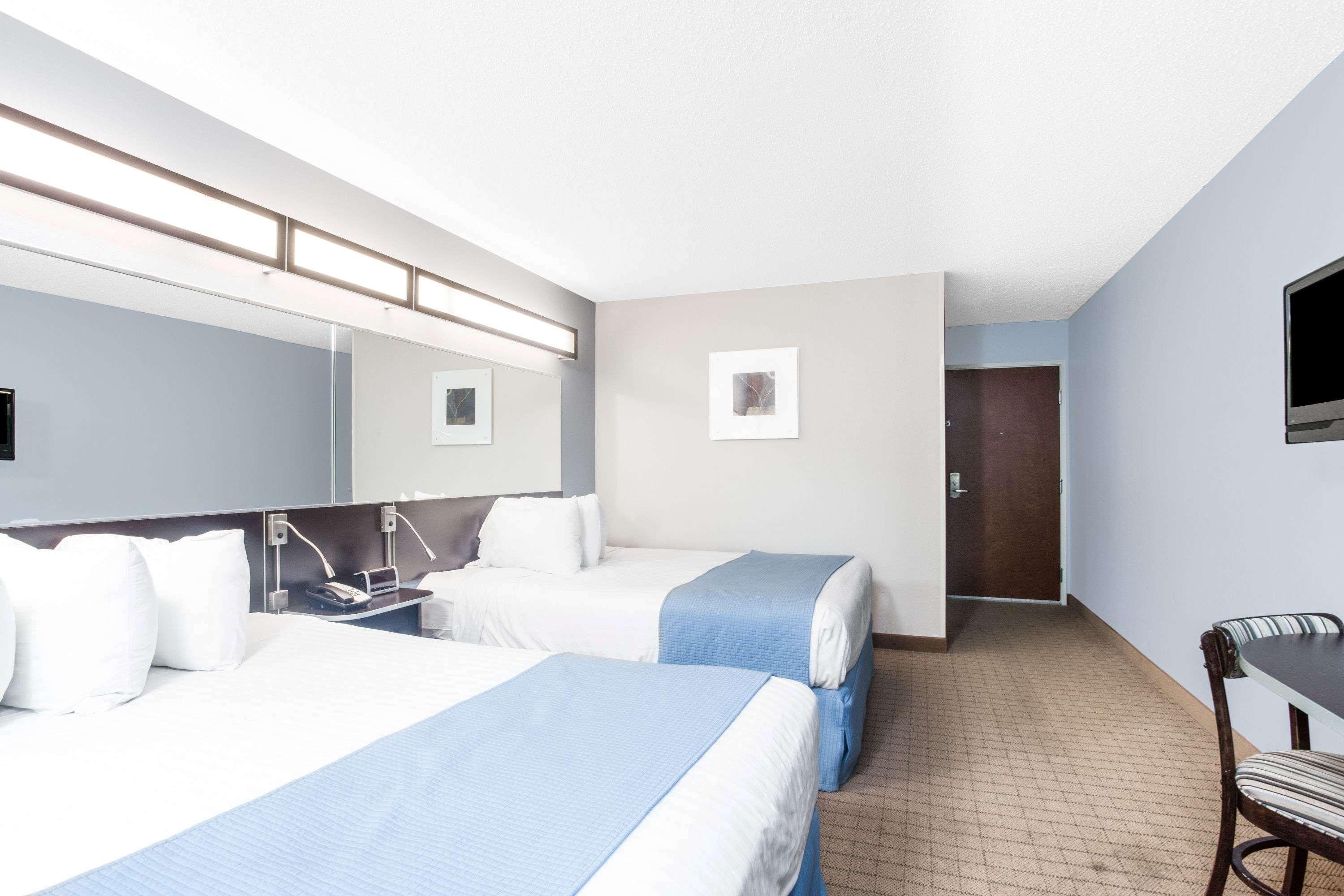 Microtel Inn & Suites Bath Bagian luar foto