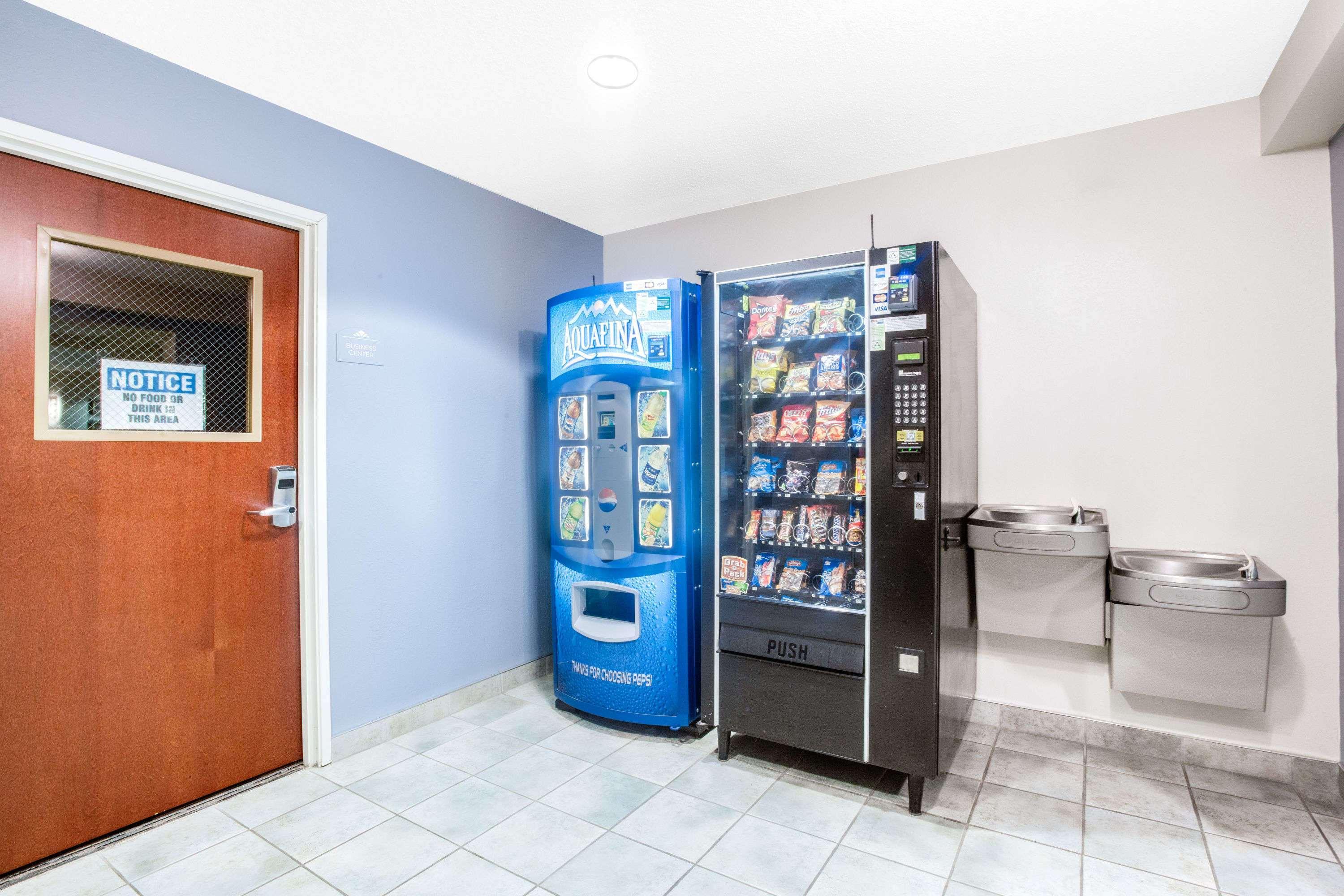 Microtel Inn & Suites Bath Bagian luar foto
