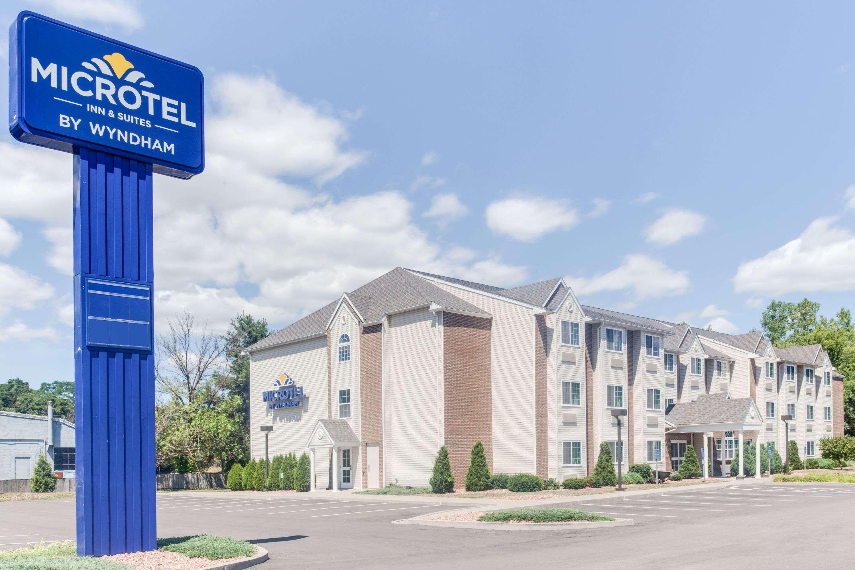 Microtel Inn & Suites Bath Bagian luar foto