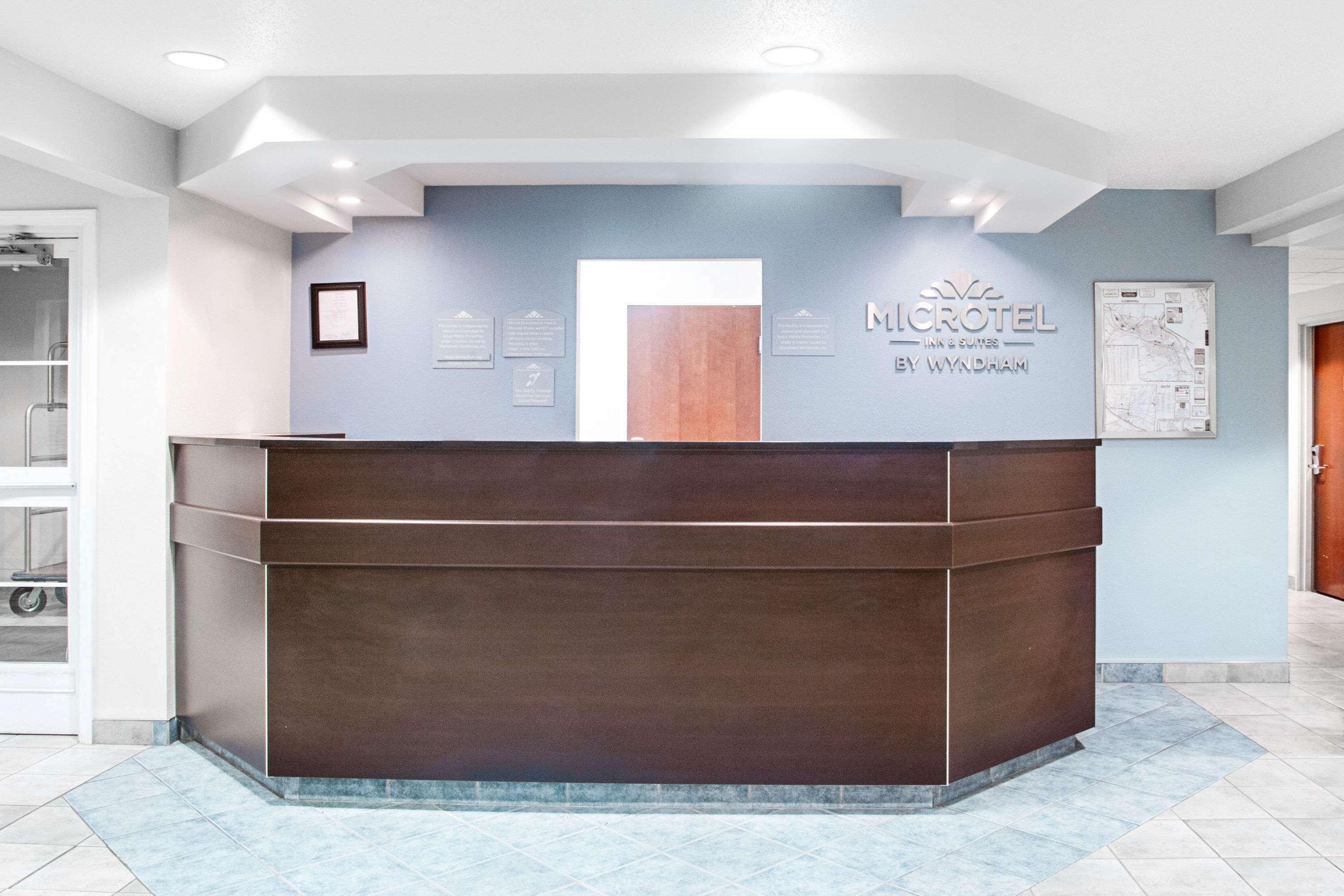 Microtel Inn & Suites Bath Bagian luar foto
