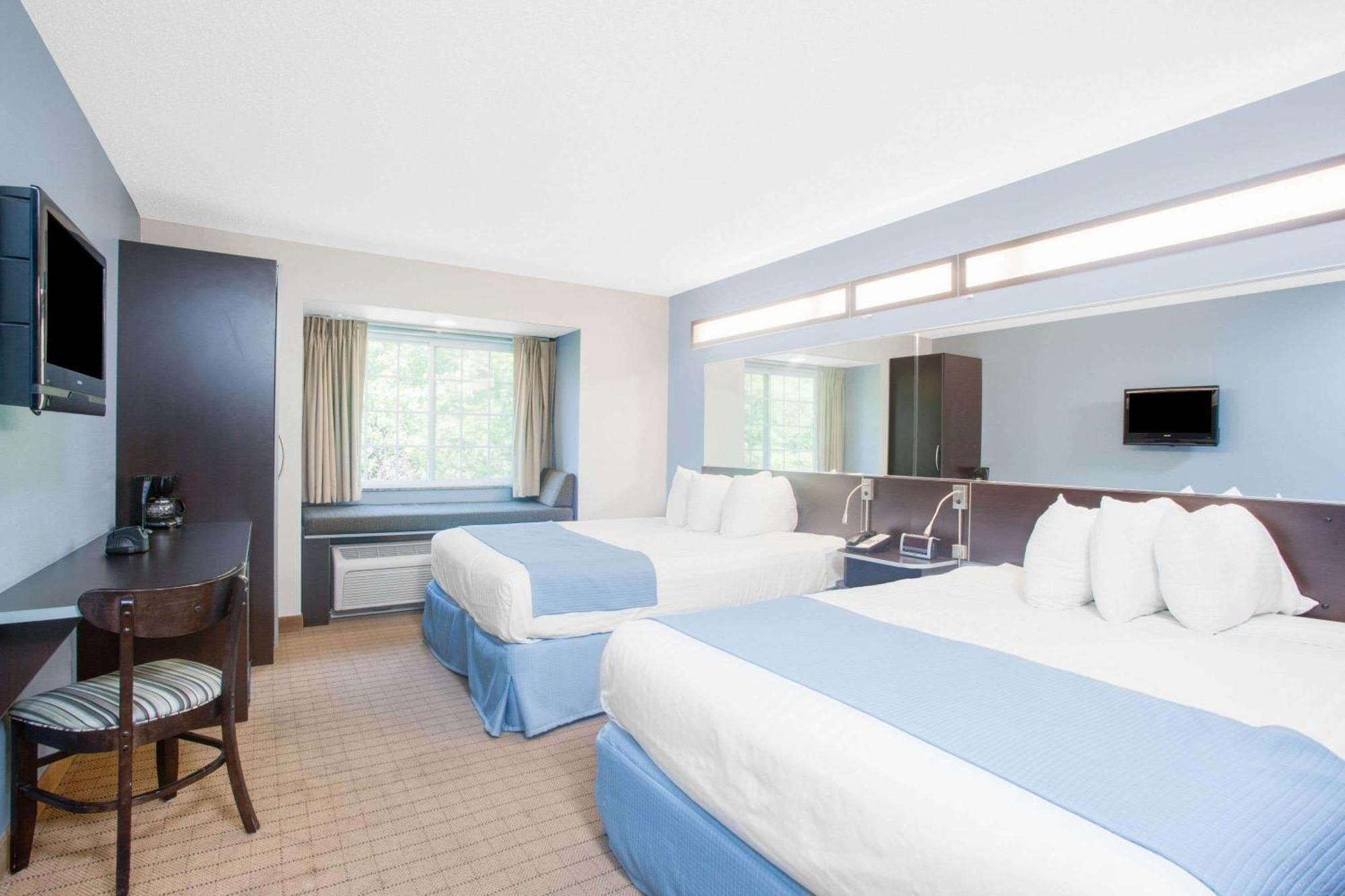 Microtel Inn & Suites Bath Bagian luar foto