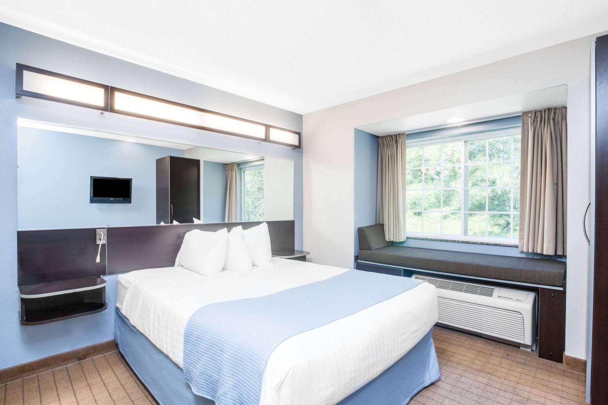 Microtel Inn & Suites Bath Bagian luar foto