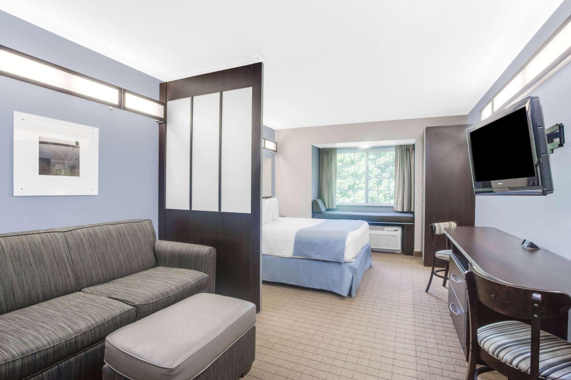 Microtel Inn & Suites Bath Bagian luar foto