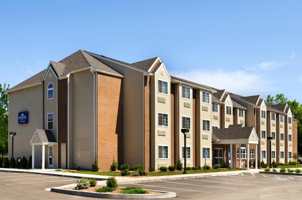 Microtel Inn & Suites Bath Bagian luar foto