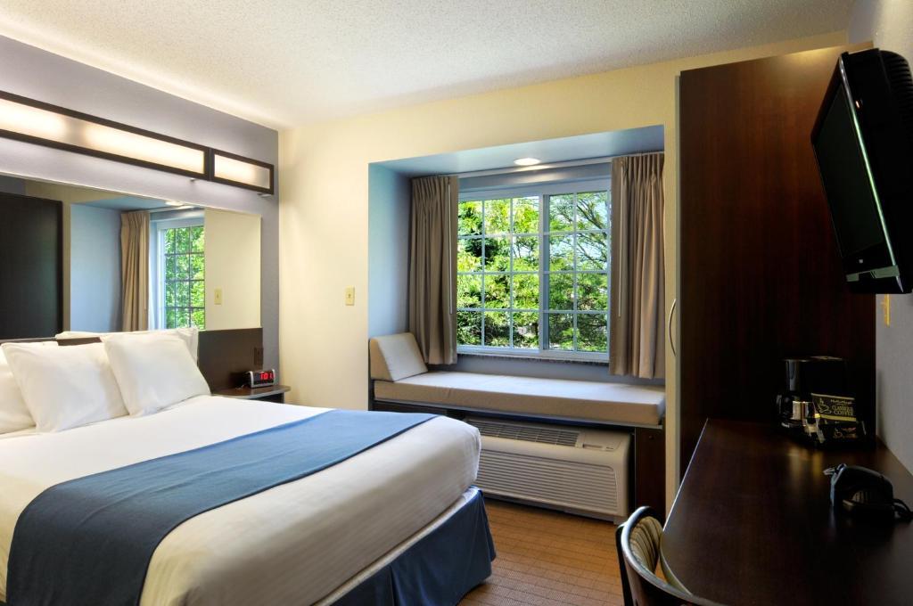 Microtel Inn & Suites Bath Ruang foto