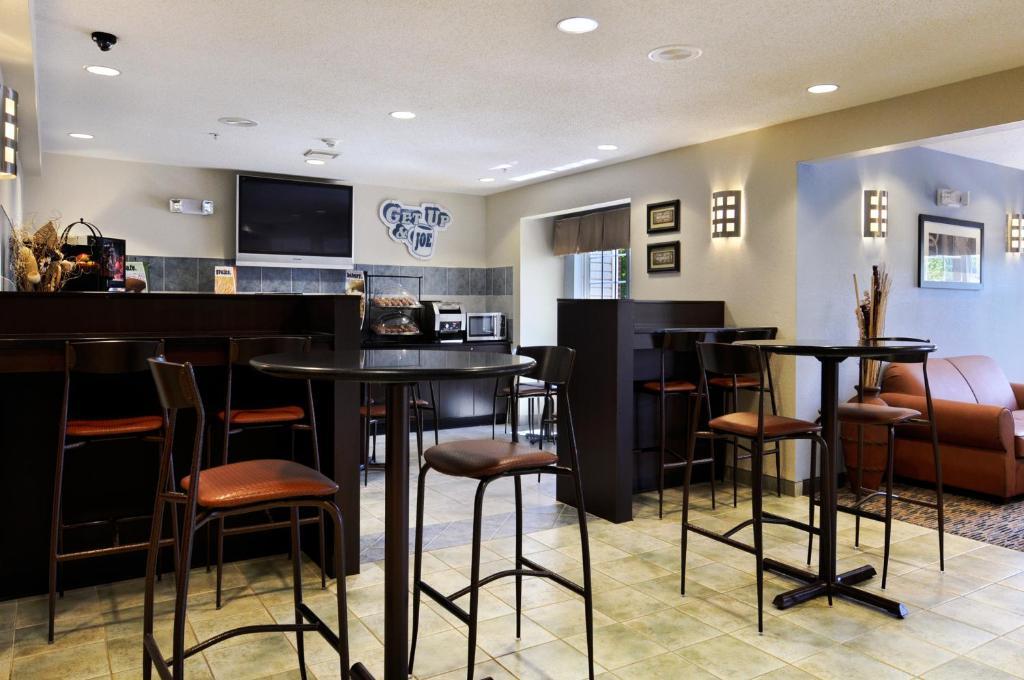 Microtel Inn & Suites Bath Restoran foto