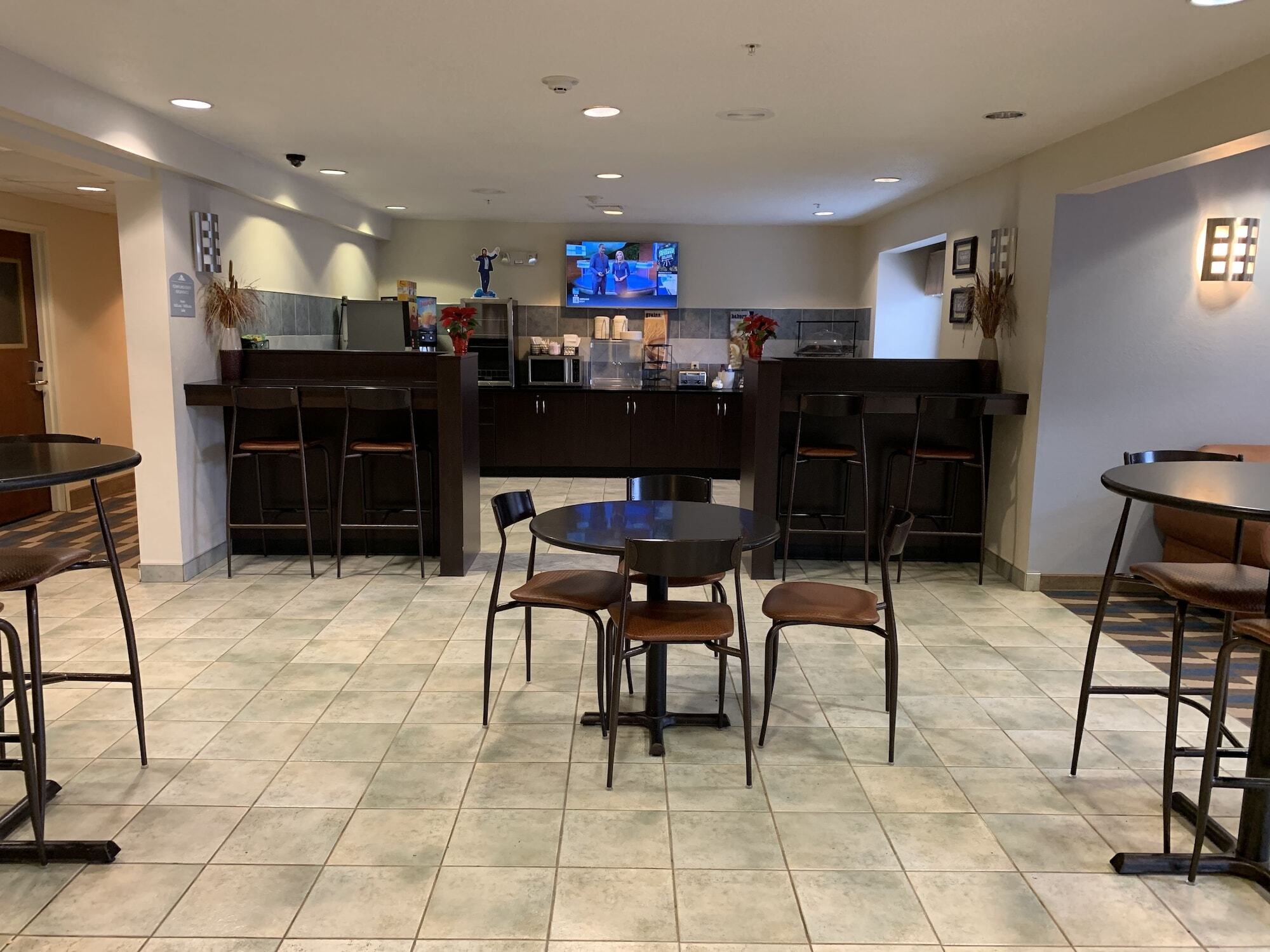 Microtel Inn & Suites Bath Bagian luar foto